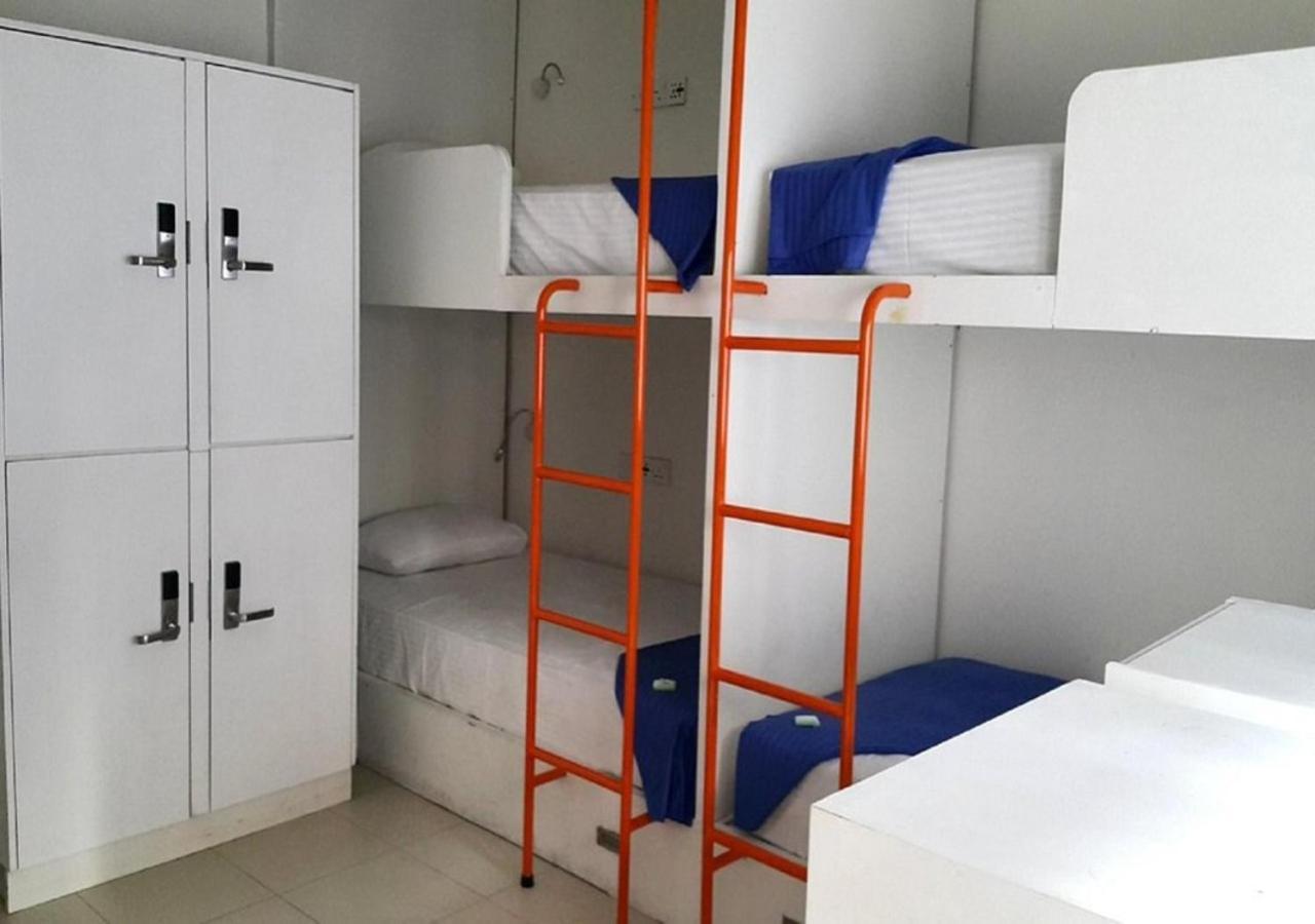 Traveler'S Haven Hostel At Colombo Intl Airport 卡图纳耶克 外观 照片