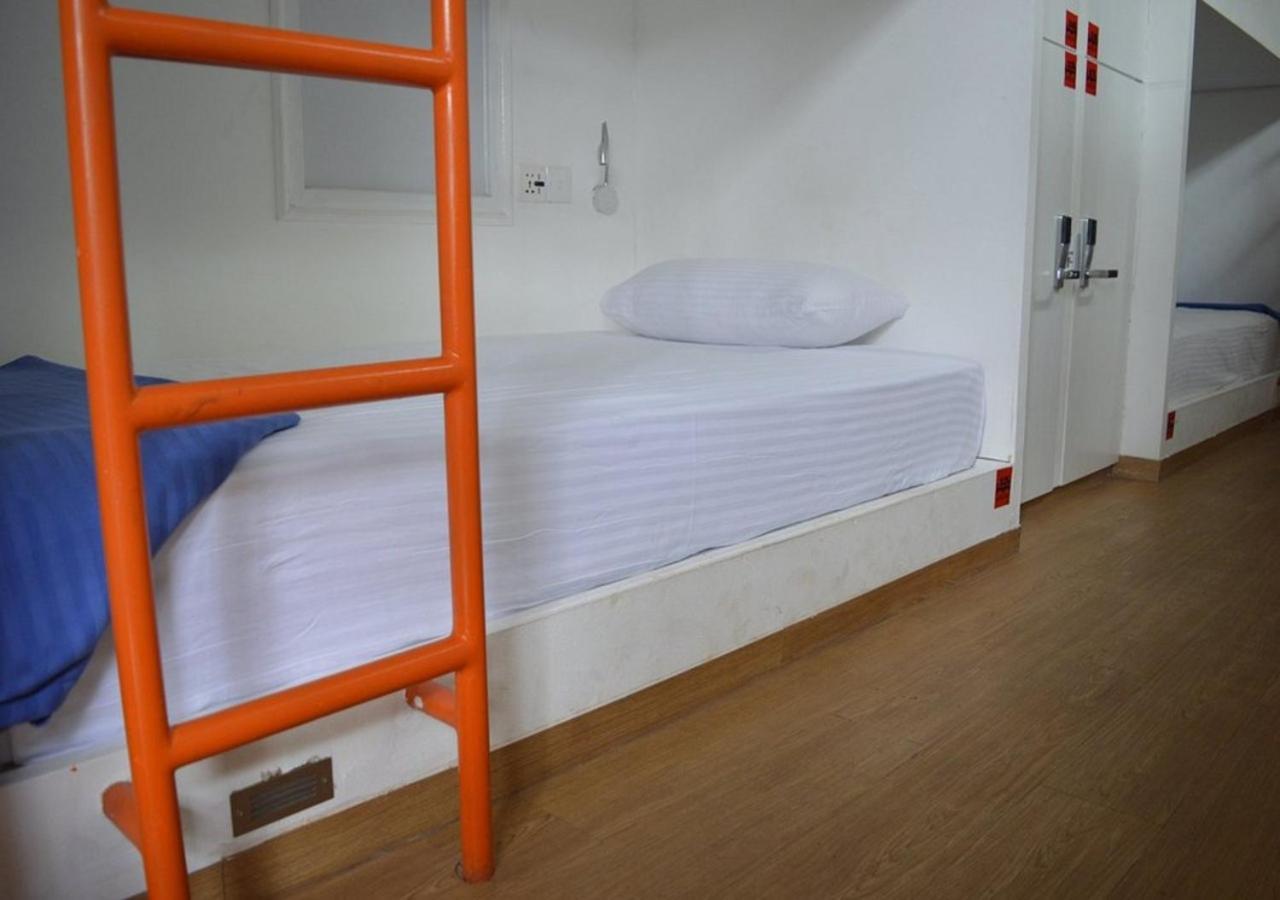 Traveler'S Haven Hostel At Colombo Intl Airport 卡图纳耶克 外观 照片