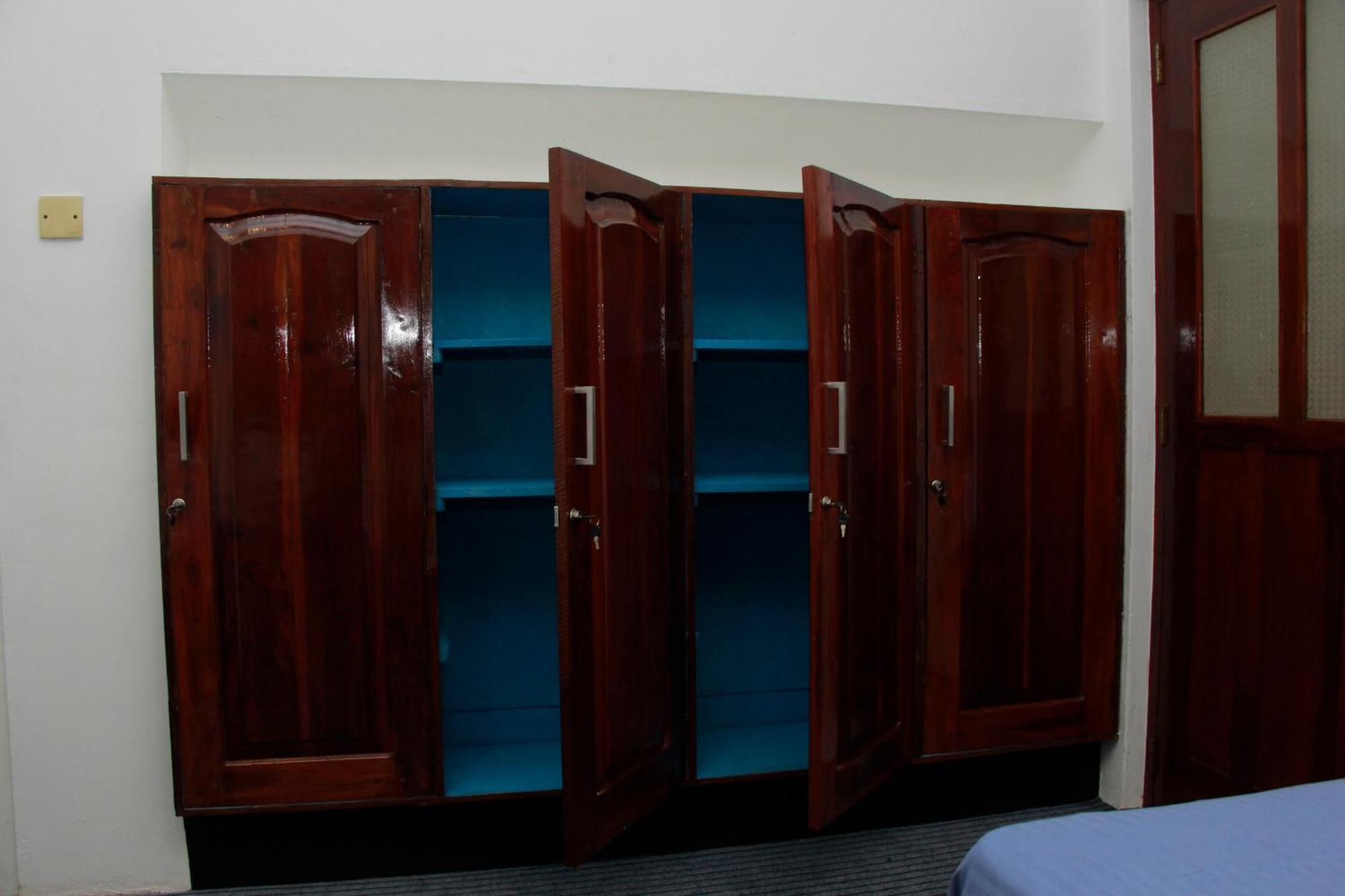 Traveler'S Haven Hostel At Colombo Intl Airport 卡图纳耶克 外观 照片