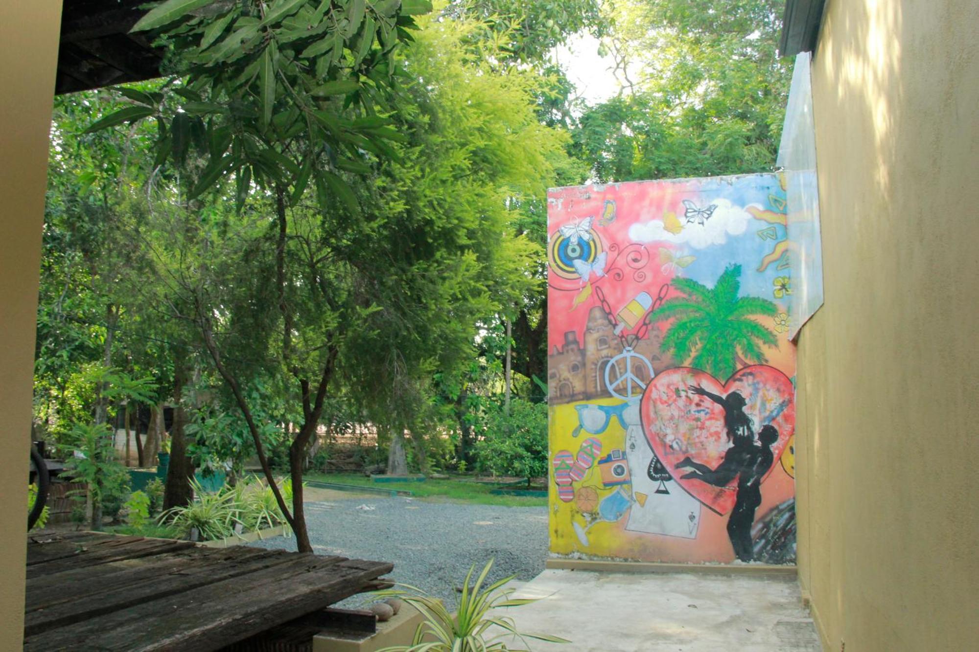 Traveler'S Haven Hostel At Colombo Intl Airport 卡图纳耶克 外观 照片