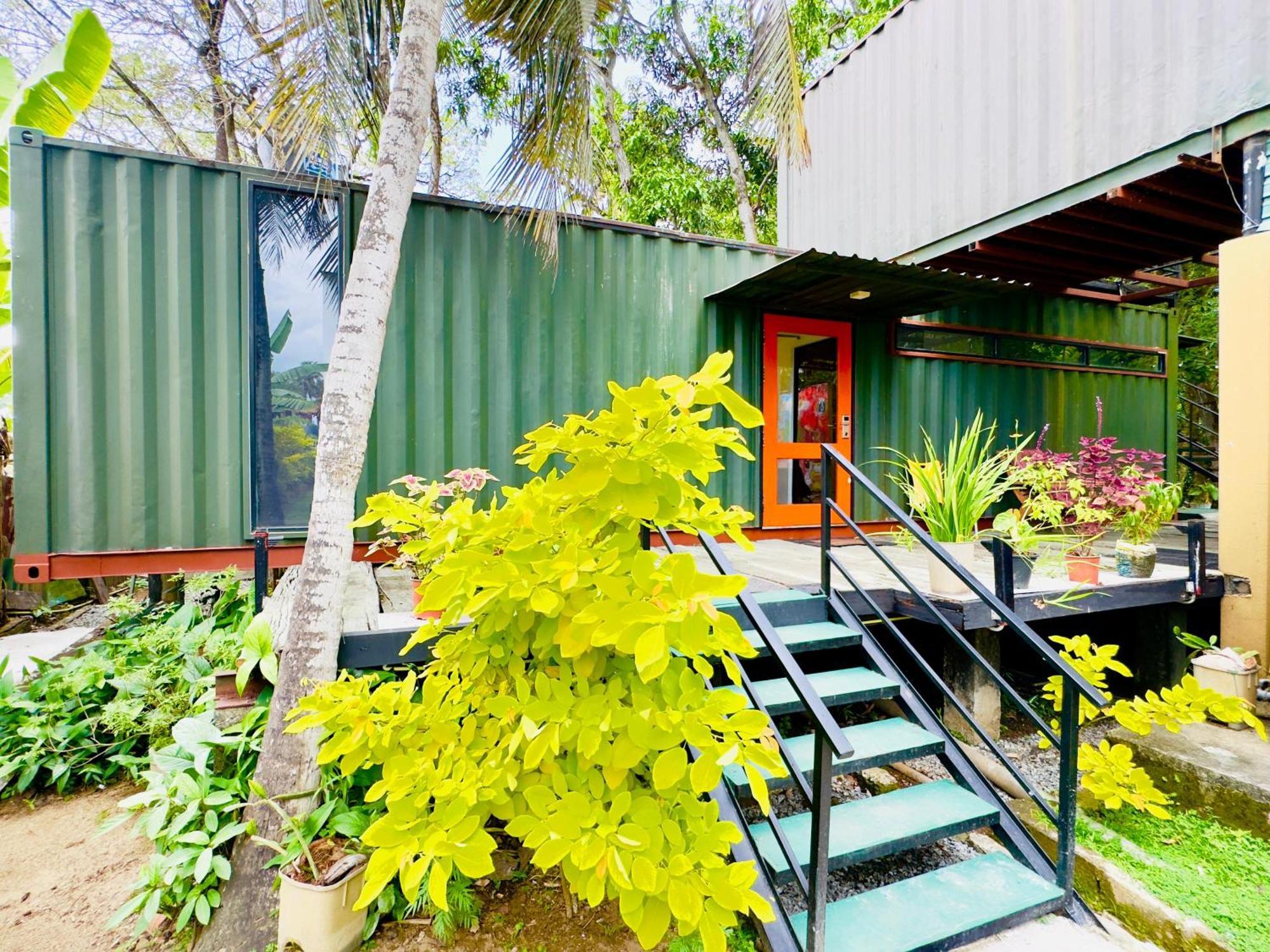 Traveler'S Haven Hostel At Colombo Intl Airport 卡图纳耶克 外观 照片