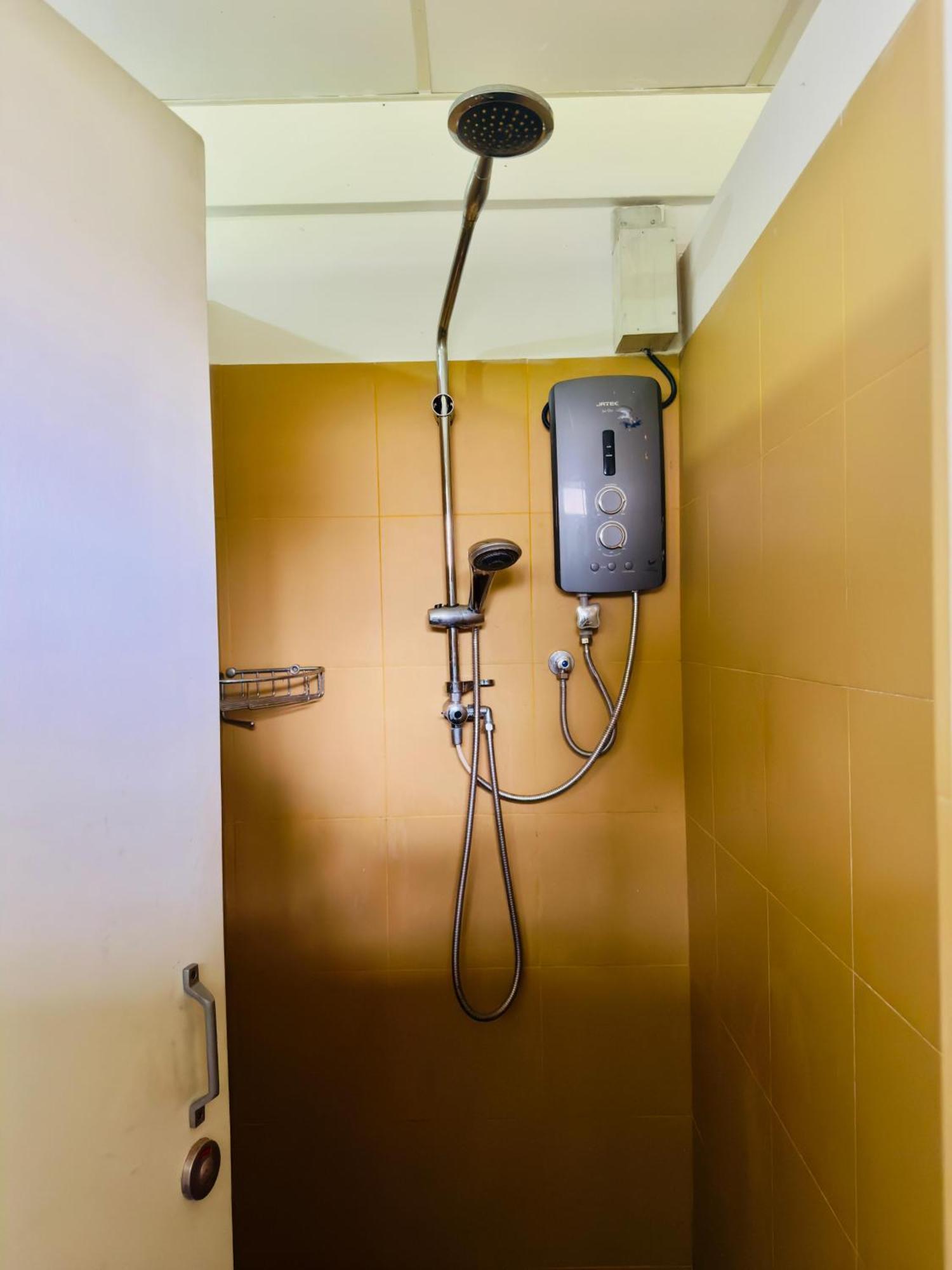 Traveler'S Haven Hostel At Colombo Intl Airport 卡图纳耶克 外观 照片