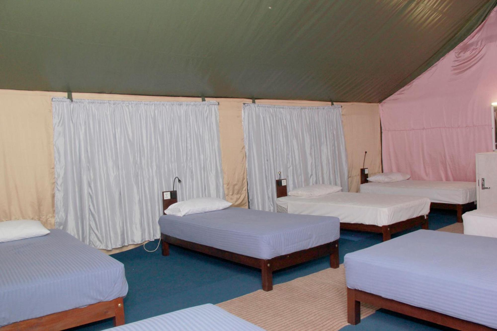 Traveler'S Haven Hostel At Colombo Intl Airport 卡图纳耶克 外观 照片