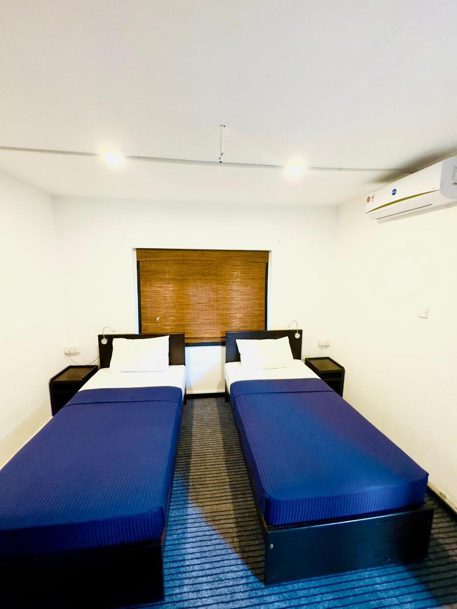 Traveler'S Haven Hostel At Colombo Intl Airport 卡图纳耶克 外观 照片