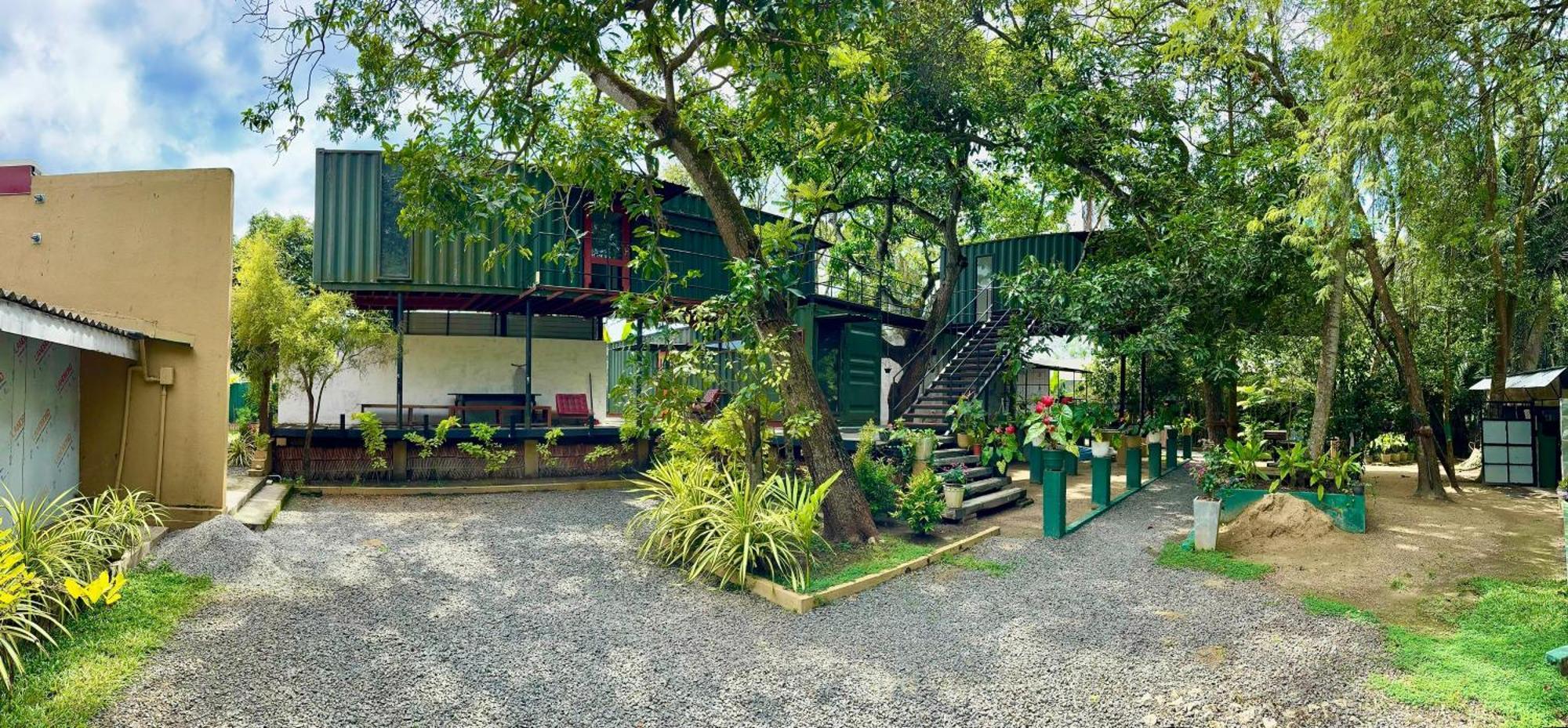 Traveler'S Haven Hostel At Colombo Intl Airport 卡图纳耶克 外观 照片